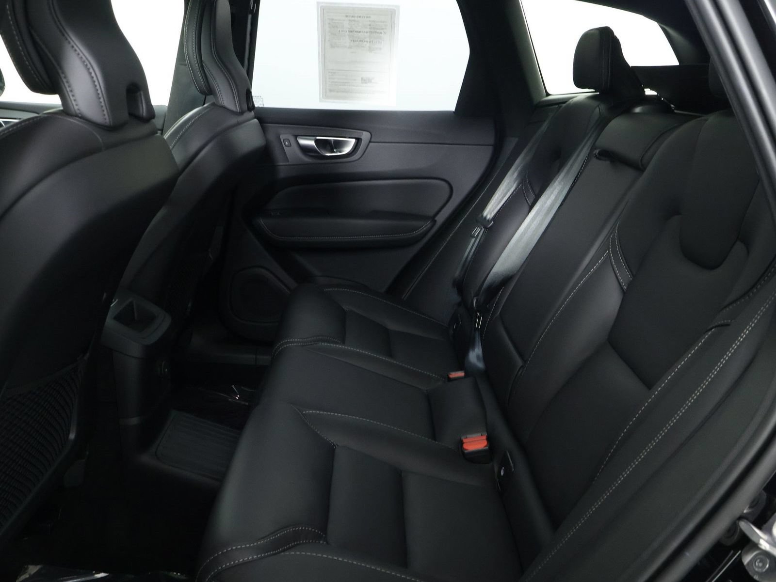 Used 2024 Volvo XC60 T8 Ultimate w/ Climate Package AWD/4WD image 32