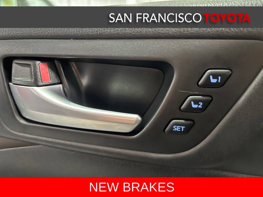 Used 2017 Toyota Highlander Limited AWD/4WD image 39