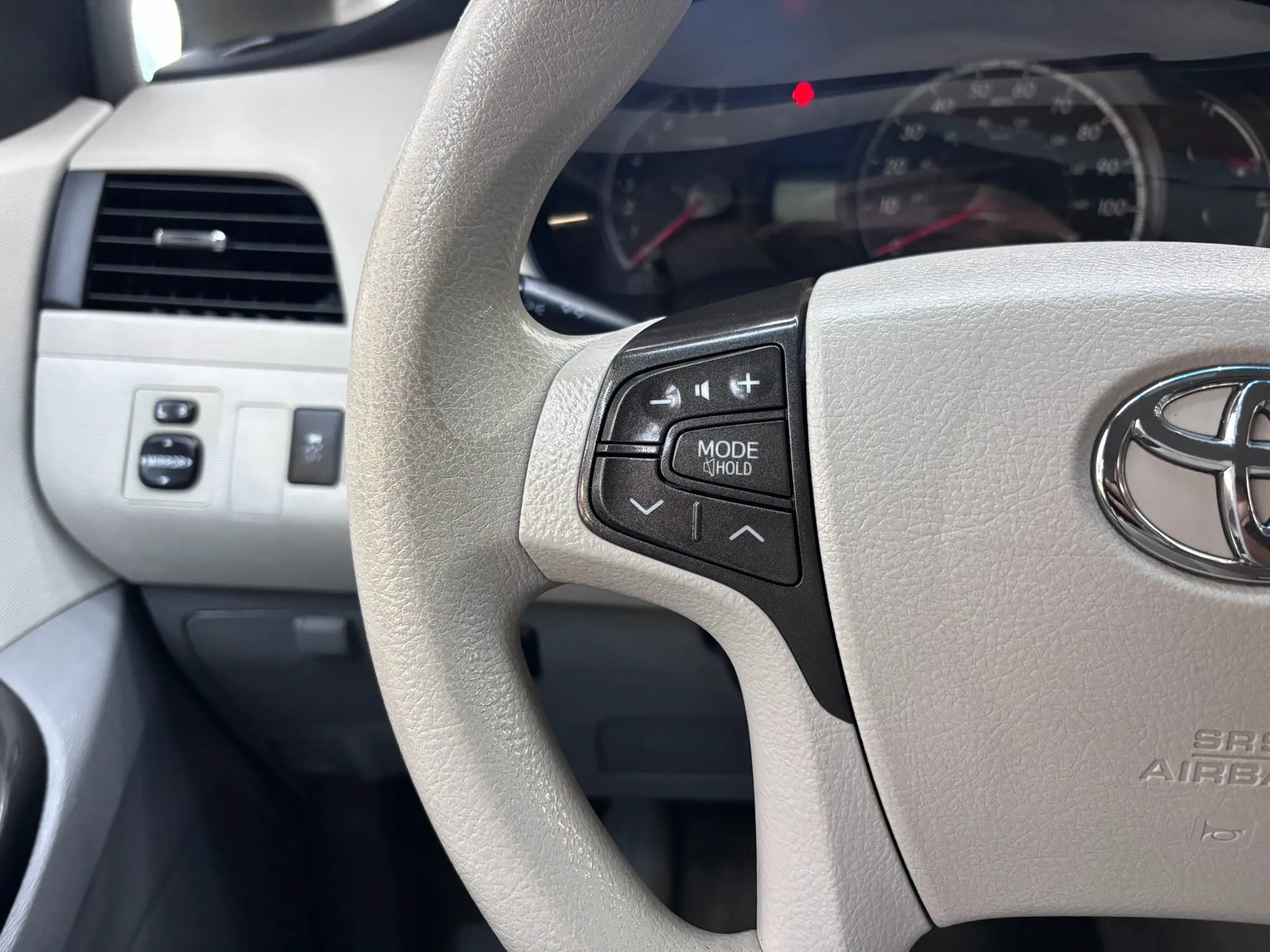 Used 2014 Toyota Sienna LE FWD image 13