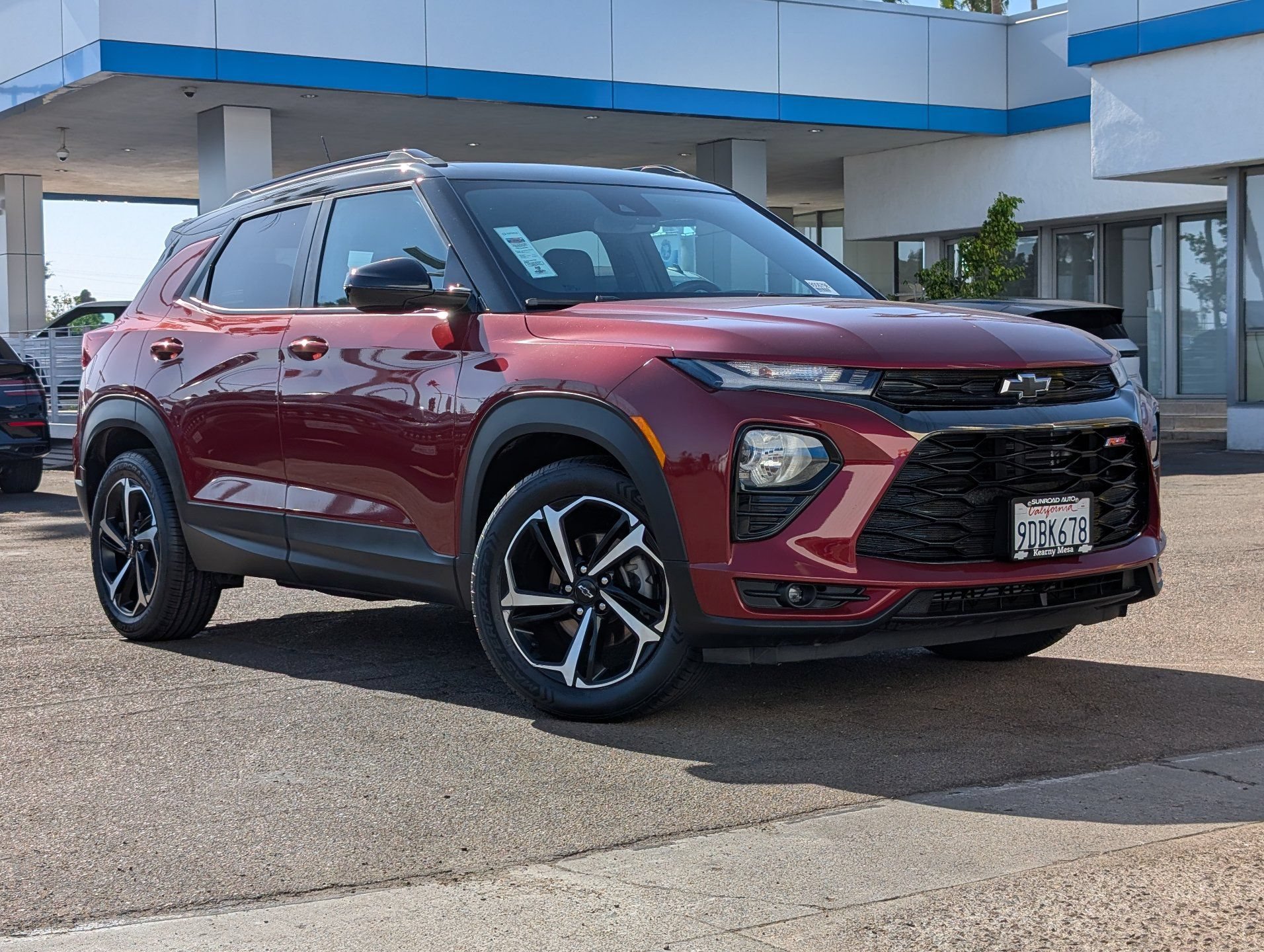Used 2023 Chevrolet TrailBlazer RS w/ Sun and Liftgate Package FWD image 2