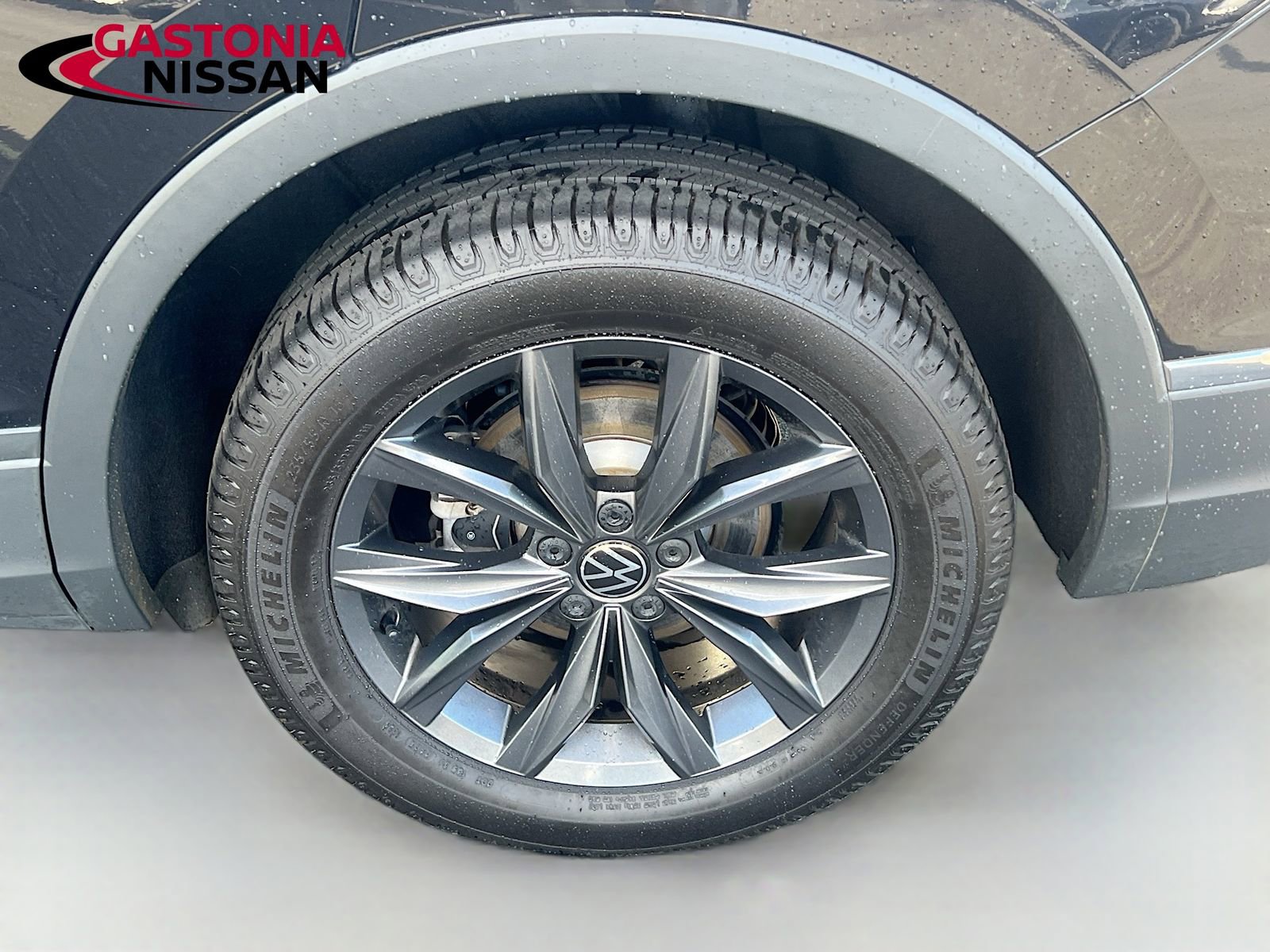 Used 2022 Volkswagen Tiguan SE AWD/4WD image 40