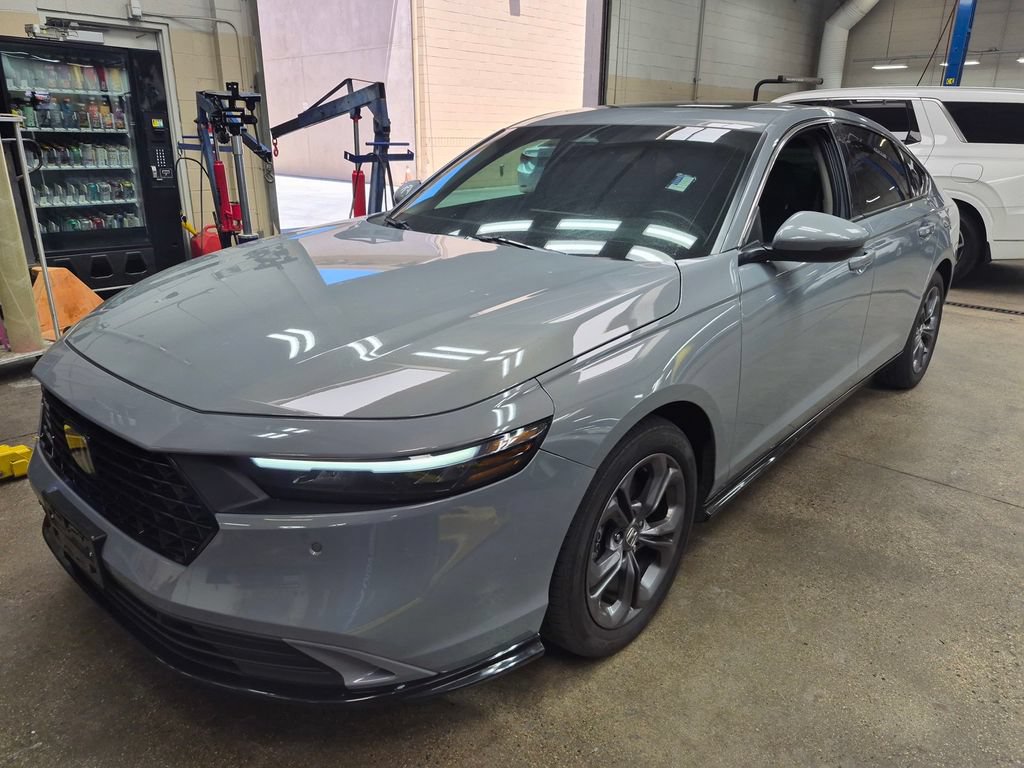 Used 2025 Honda Accord EX-L image 2