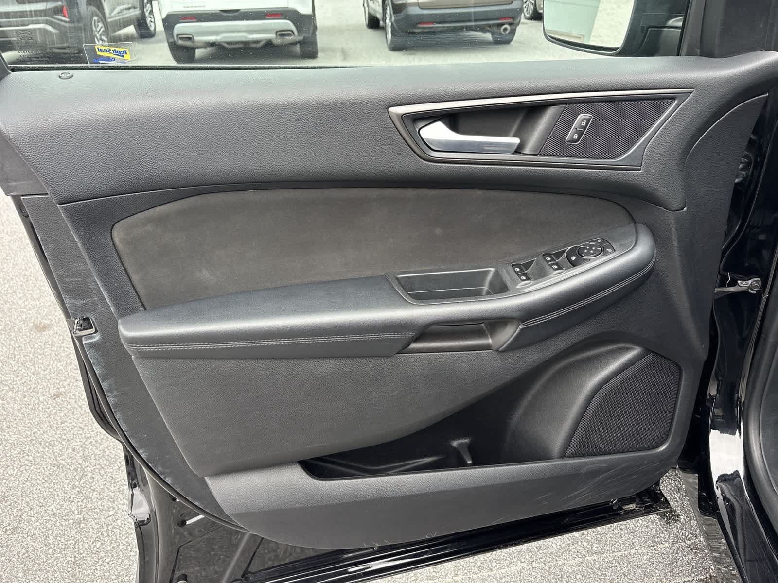 Used 2018 Ford Edge SE FWD image 21