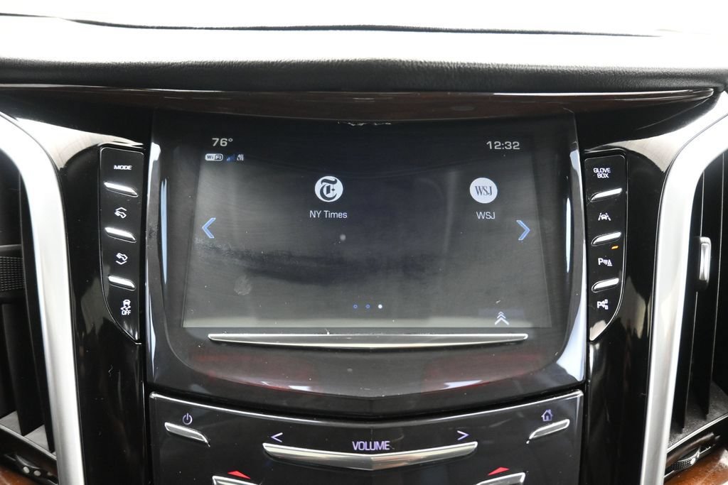 Used 2020 Cadillac Escalade Luxury w/ LPO, Radiant Package AWD/4WD image 19