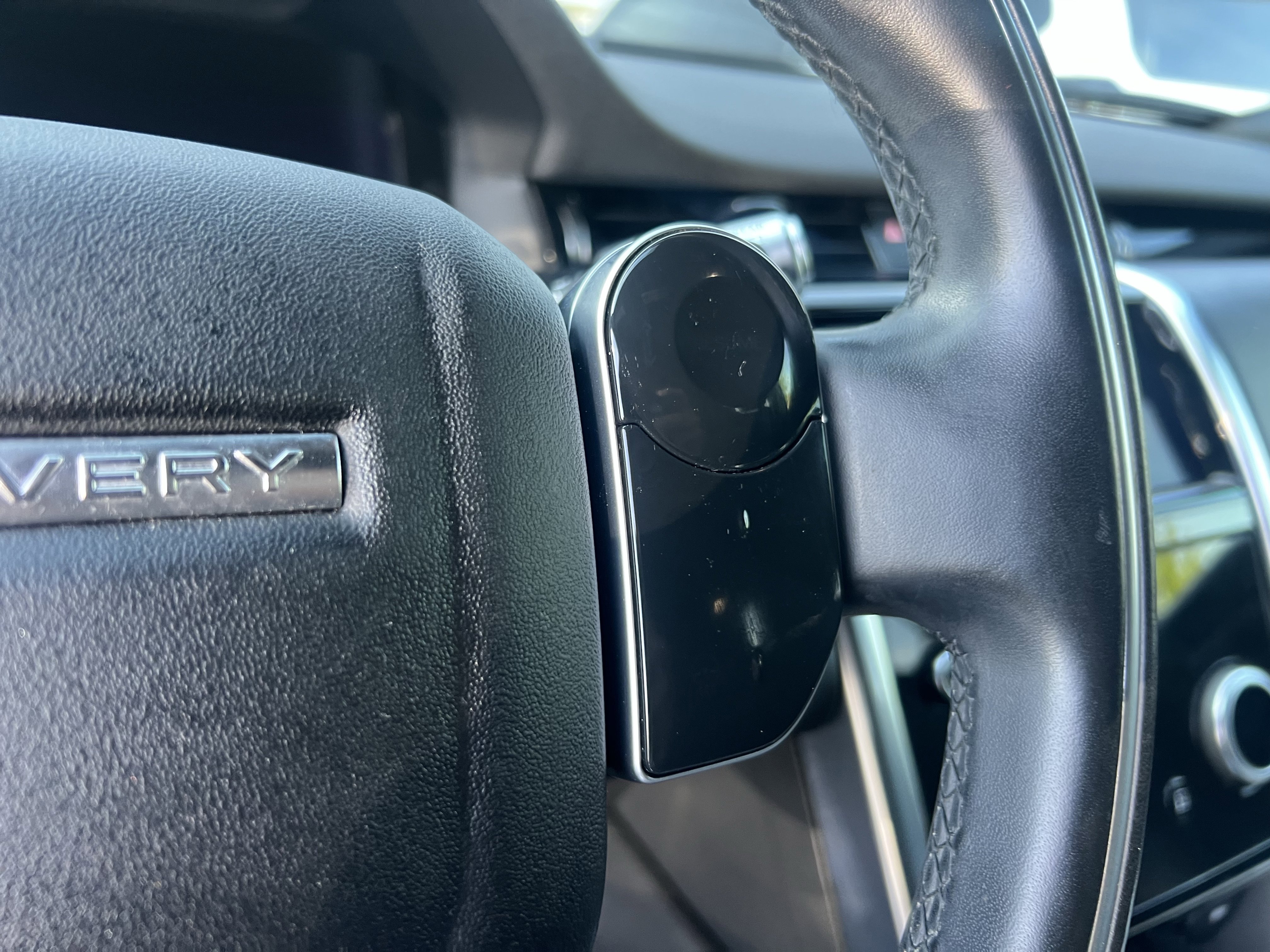 Used 2020 Land Rover Discovery Sport SE R-Dynamic image 22