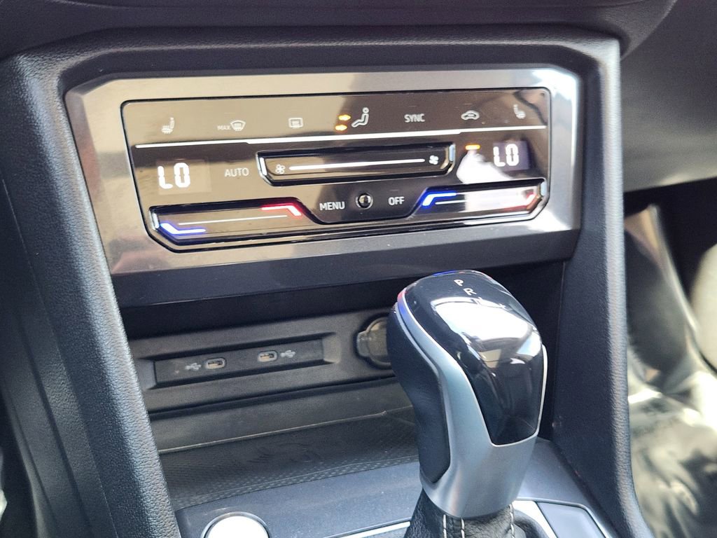 Used 2022 Volkswagen Tiguan SE AWD/4WD image 15