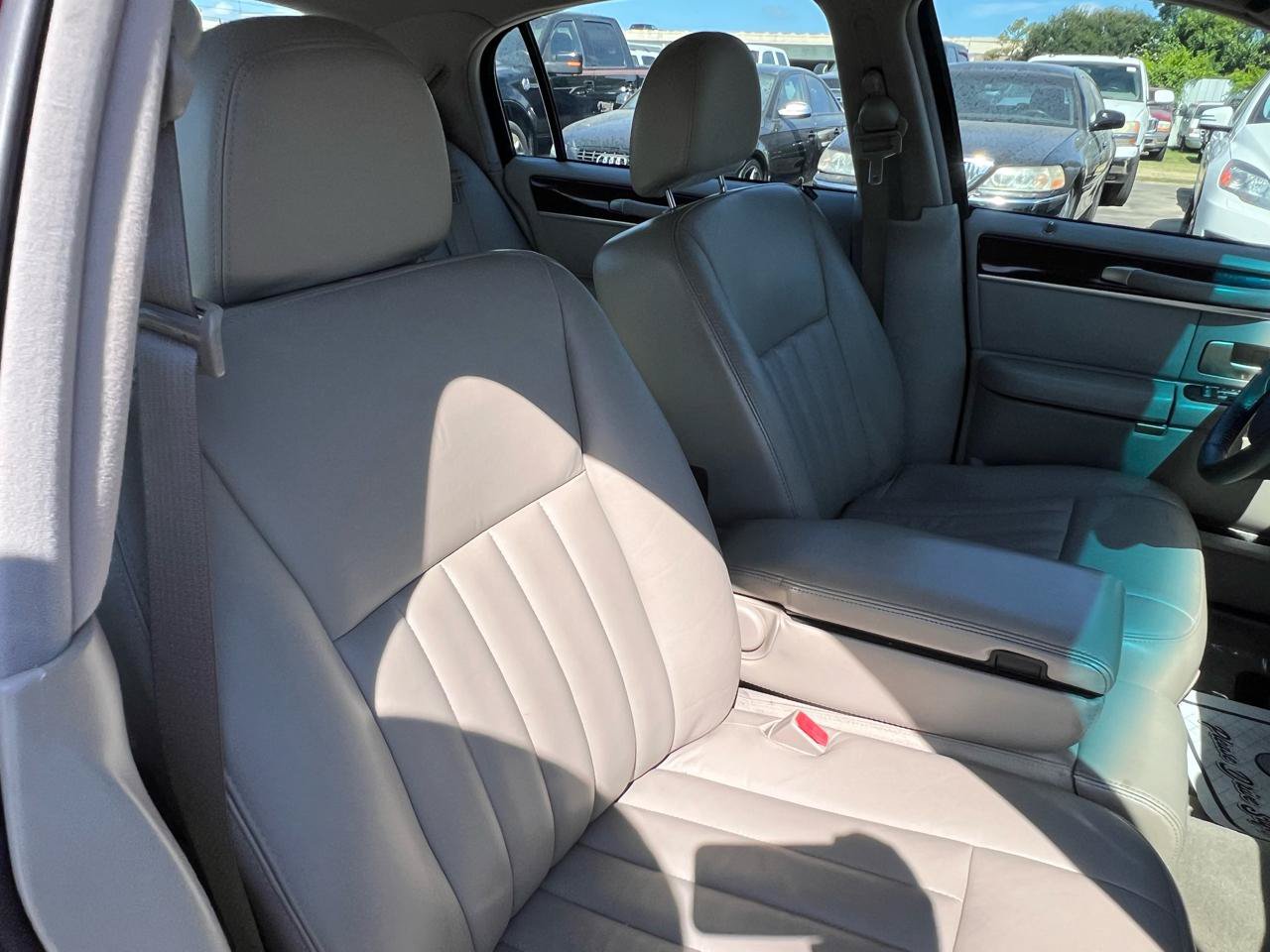 Used 2006 Lincoln Town Car Signature RWD image 74