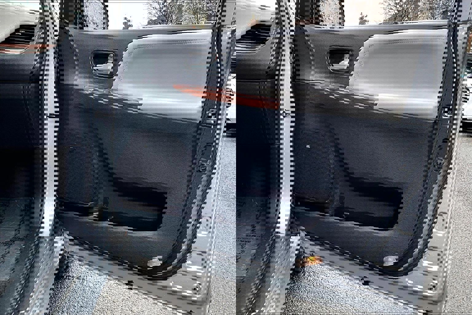 Used 2015 Toyota Sienna Limited Premium image 23