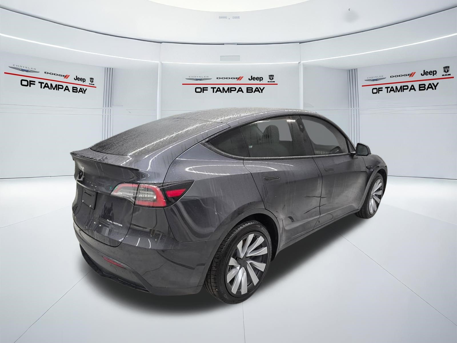 Used 2024 Tesla Model Y Long Range AWD/4WD image 6
