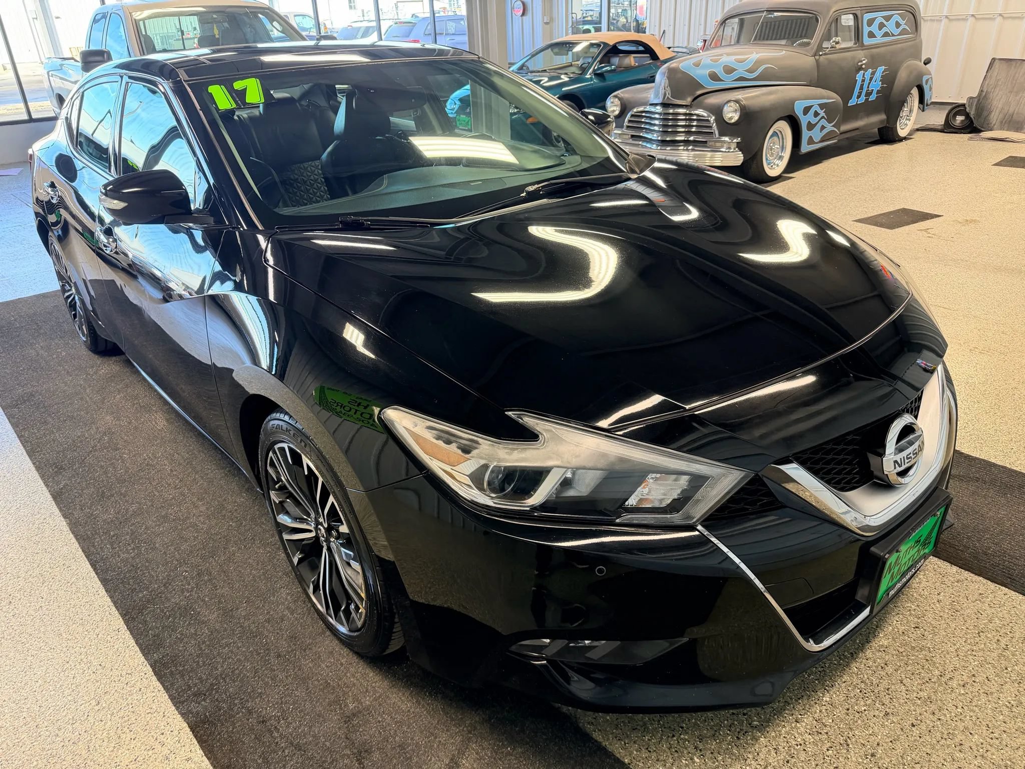 Used 2017 Nissan Maxima Platinum w/ Medallion Package FWD image 2