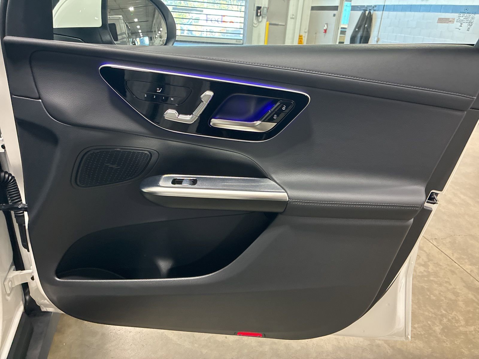 Used 2025 Mercedes-Benz GLC 300 4MATIC image 27