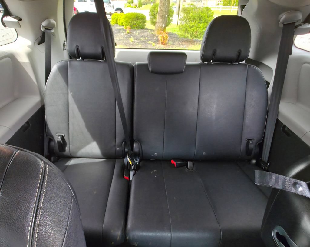 Used 2017 Toyota Sienna SE Premium FWD image 15