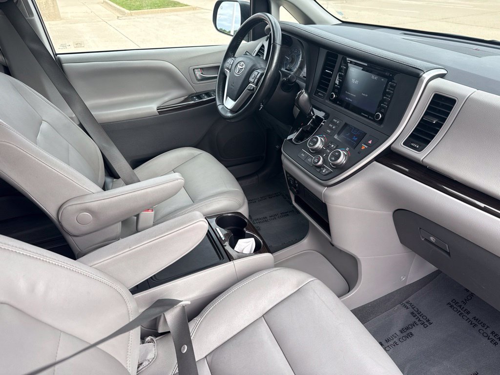 Used 2020 Toyota Sienna XLE FWD image 22