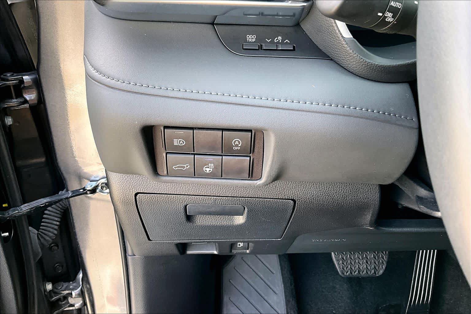 Used 2024 Toyota Highlander Limited FWD image 32