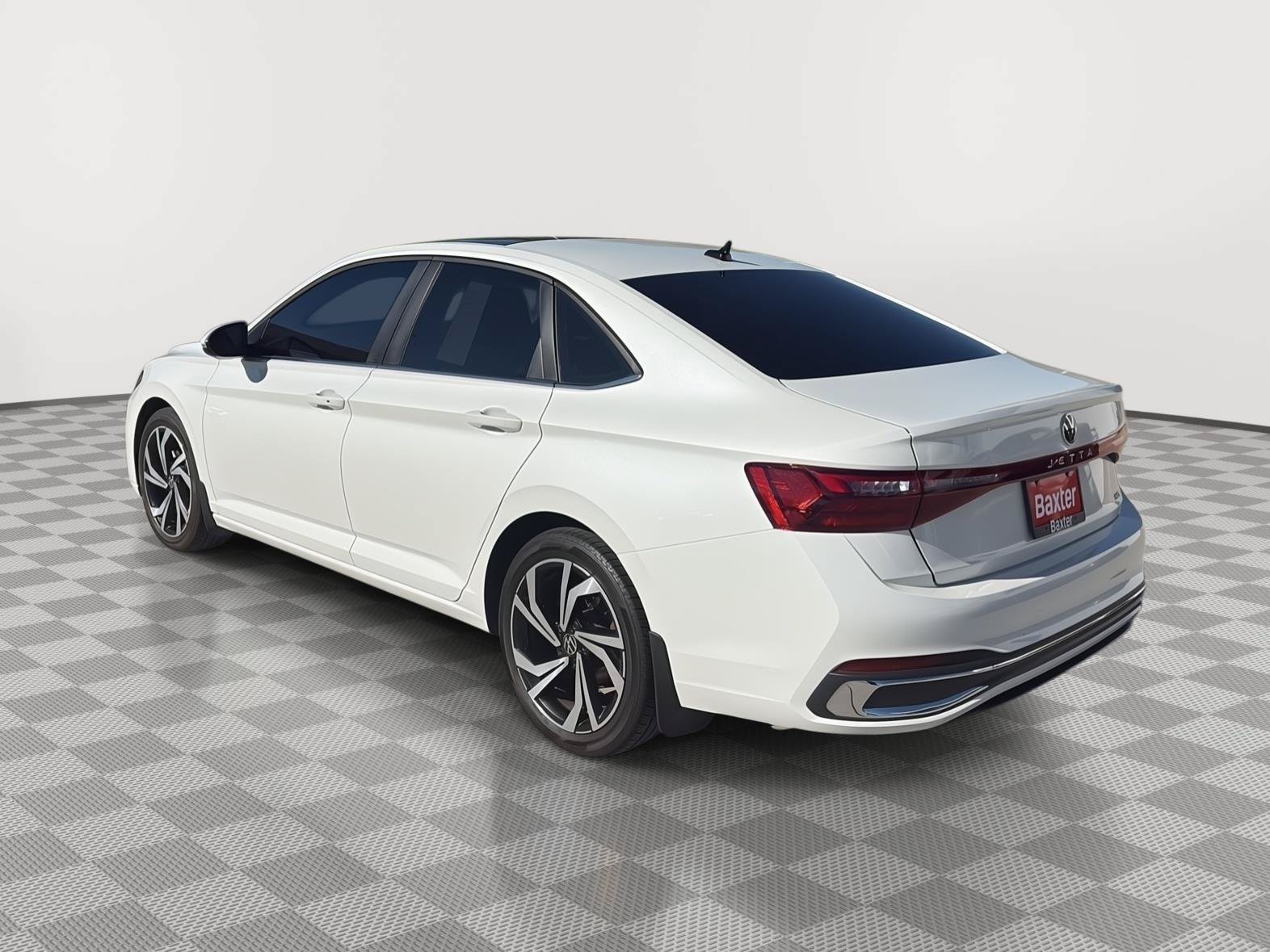 Used 2025 Volkswagen Jetta SEL FWD image 7