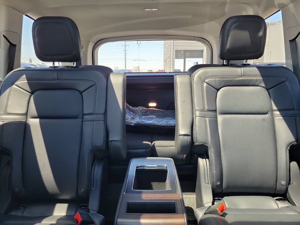 New 2026 Lincoln Aviator Reserve w/ Illumination Package AWD/4WD image 17