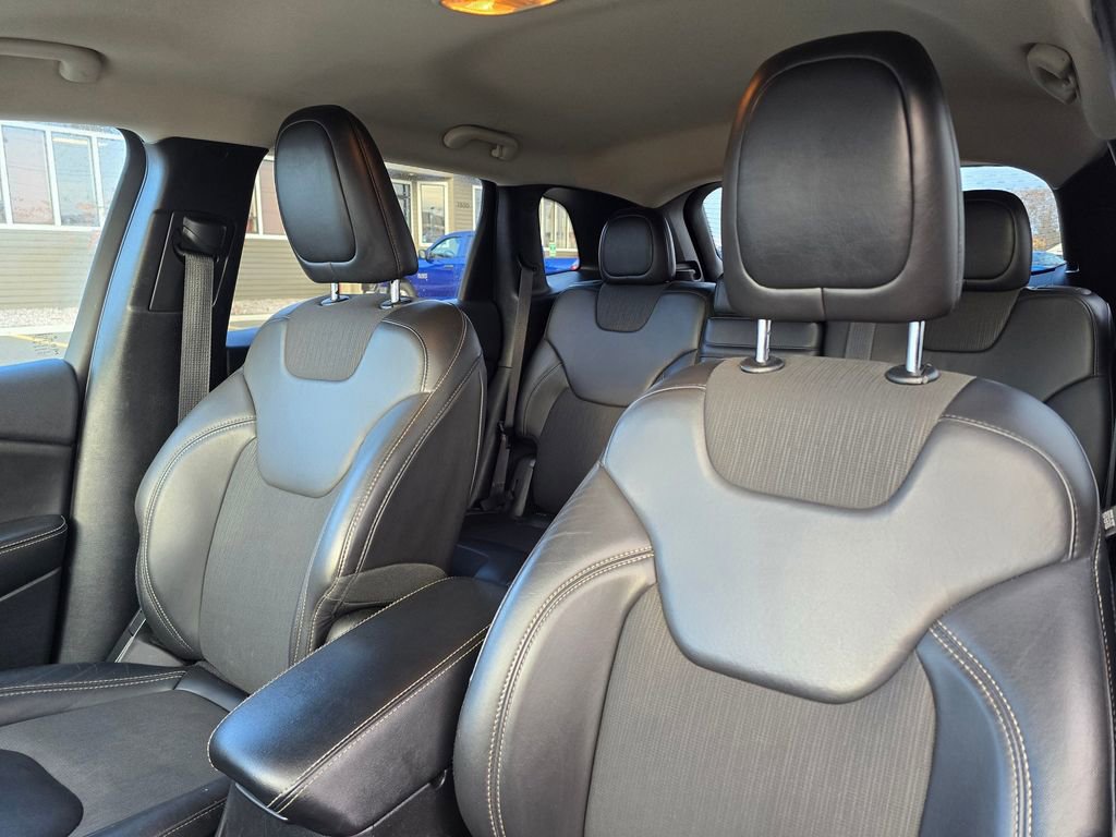 Used 2018 Jeep Cherokee Latitude Plus image 25