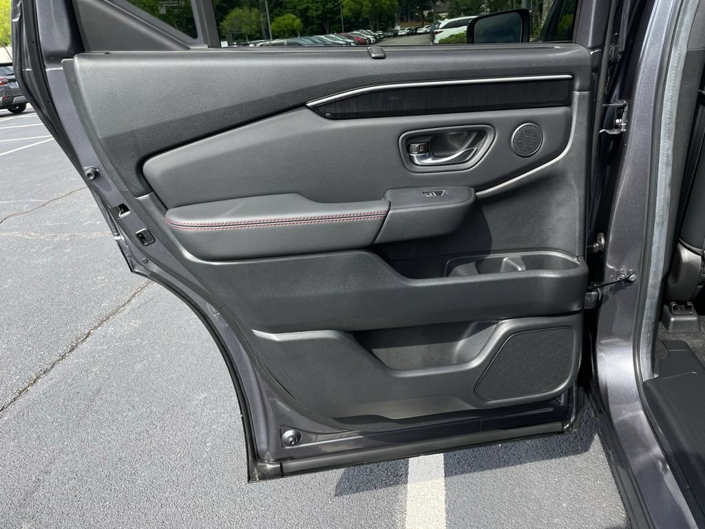 Used 2025 Honda Pilot Black Edition image 42