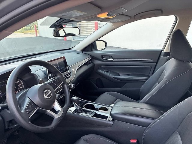 Used 2024 Nissan Altima 2.5 SV FWD image 25