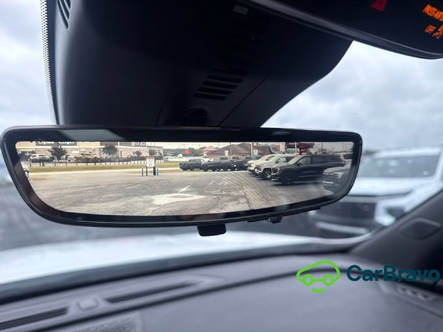 Used 2024 Chevrolet Traverse RS AWD/4WD image 17