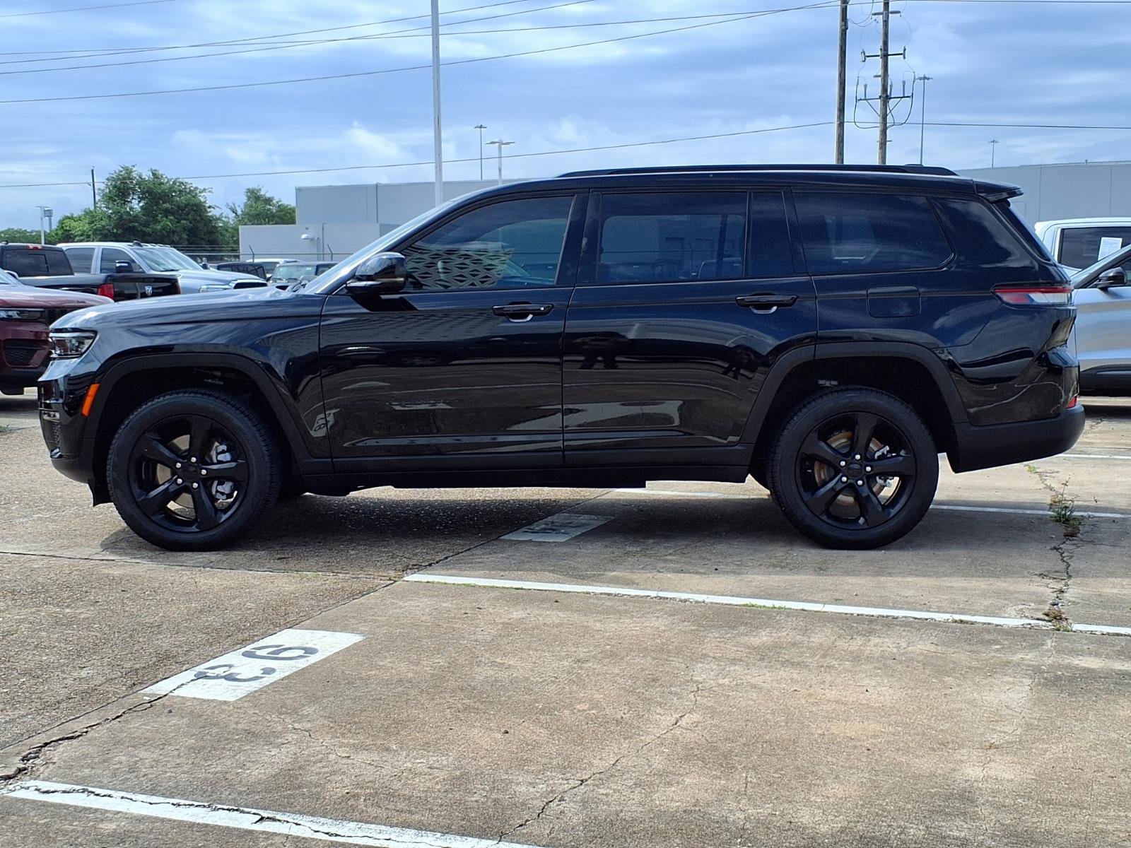 Used 2025 Jeep Grand Cherokee L Limited w/ Black Appearance Package RWD image 26