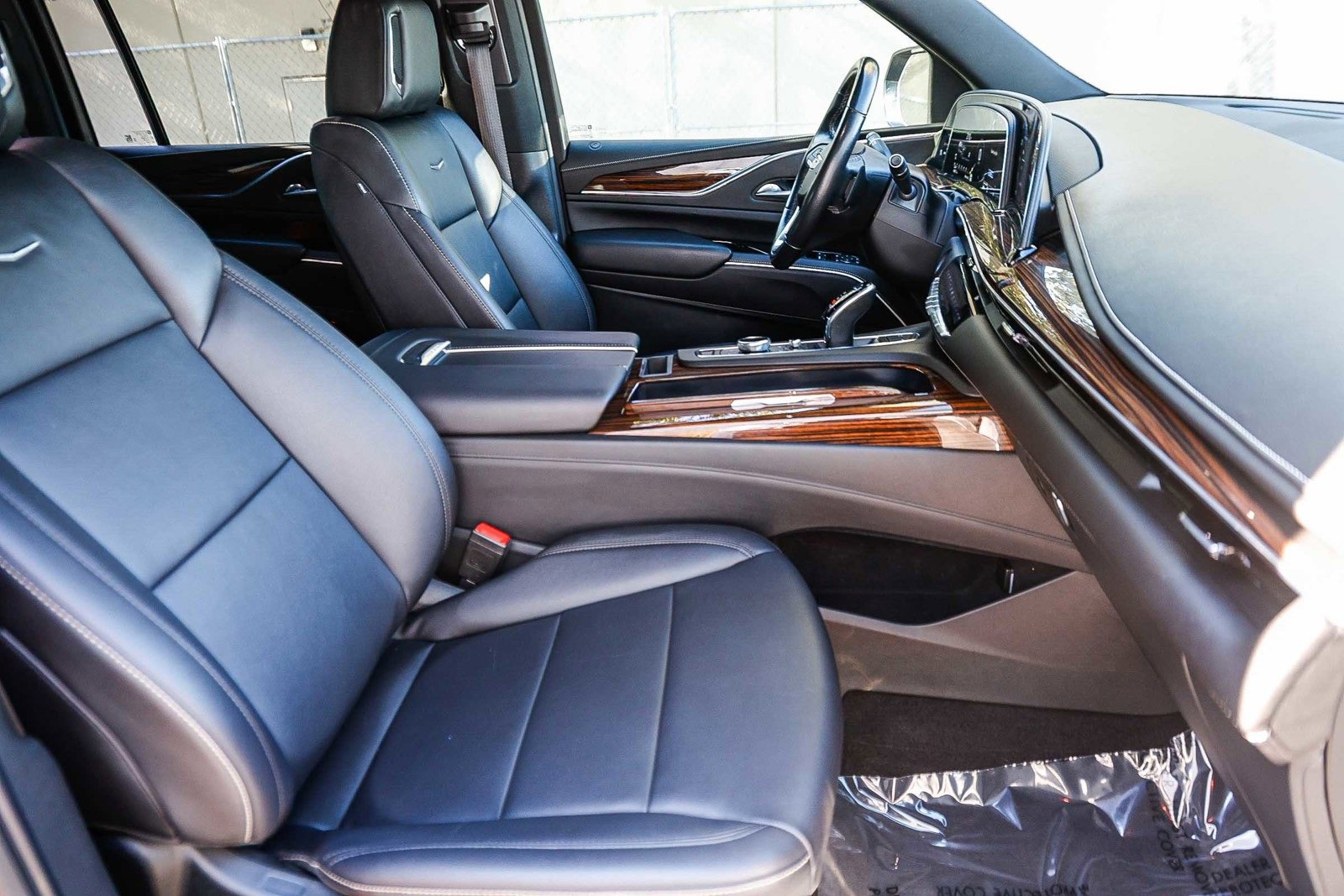 Used 2022 Cadillac Escalade ESV Luxury image 16