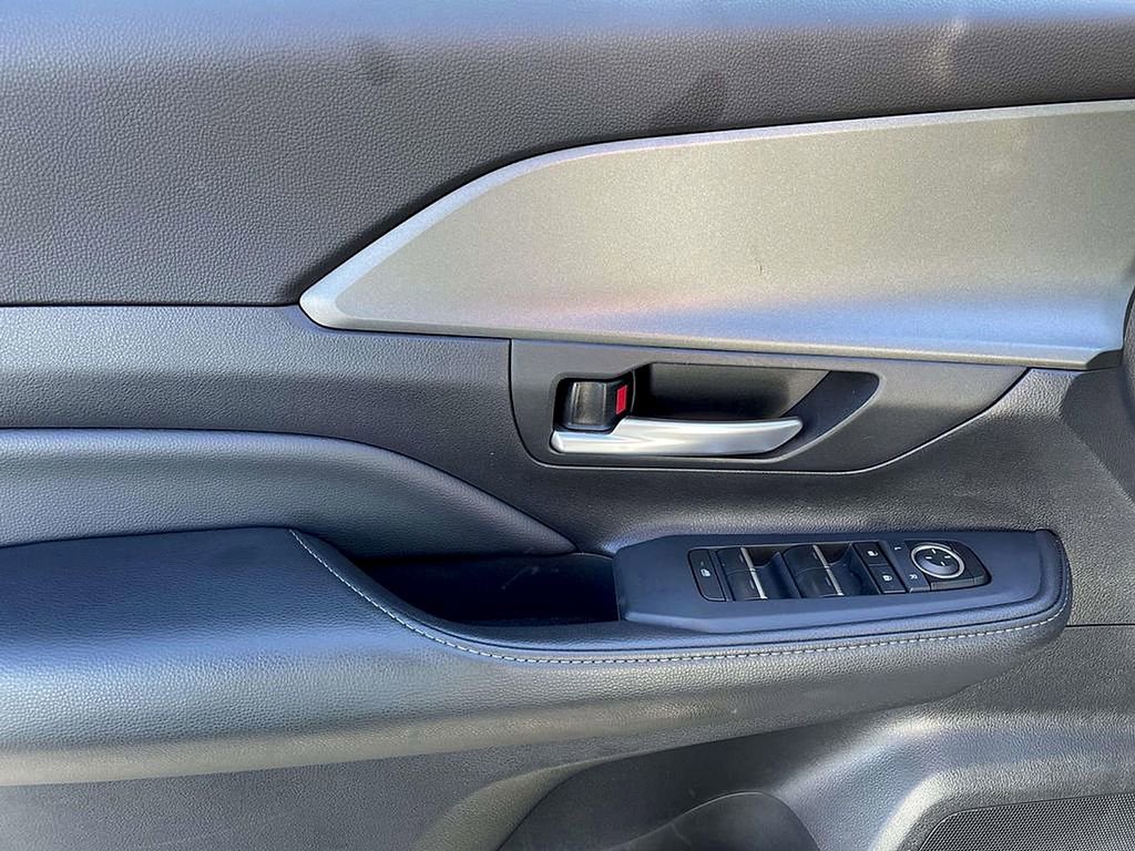Used 2025 Toyota Grand Highlander FWD image 19