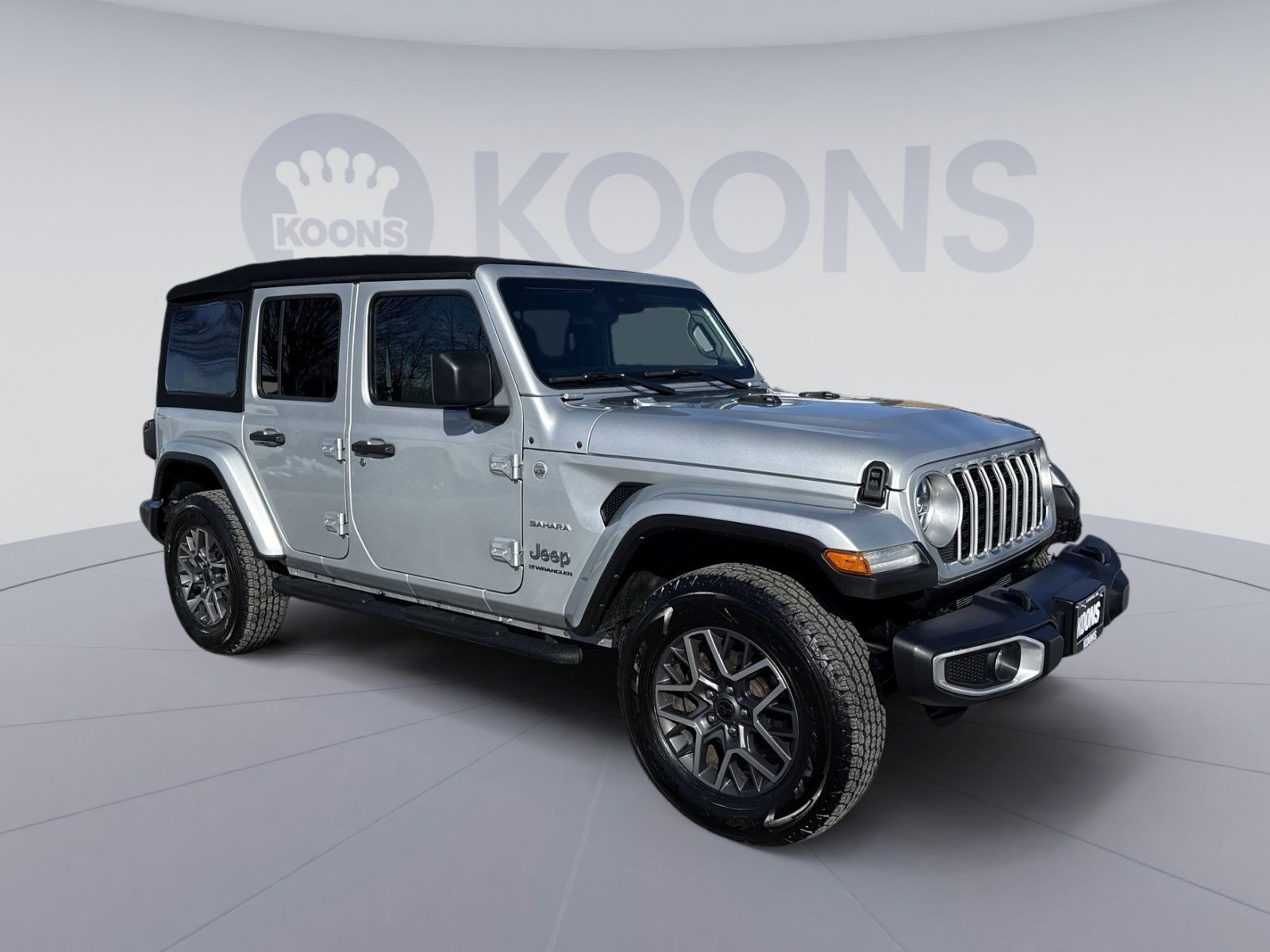 Used 2024 Jeep Wrangler Sahara image 10