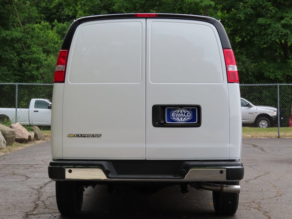 New 2026 Chevrolet Express 3500 Extended w/ Driver Convenience Package RWD image 15