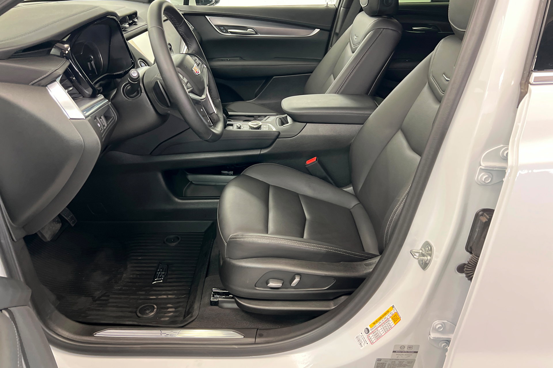 New 2025 Cadillac XT5 Luxury w/ LPO, Floor Liner Package image 18