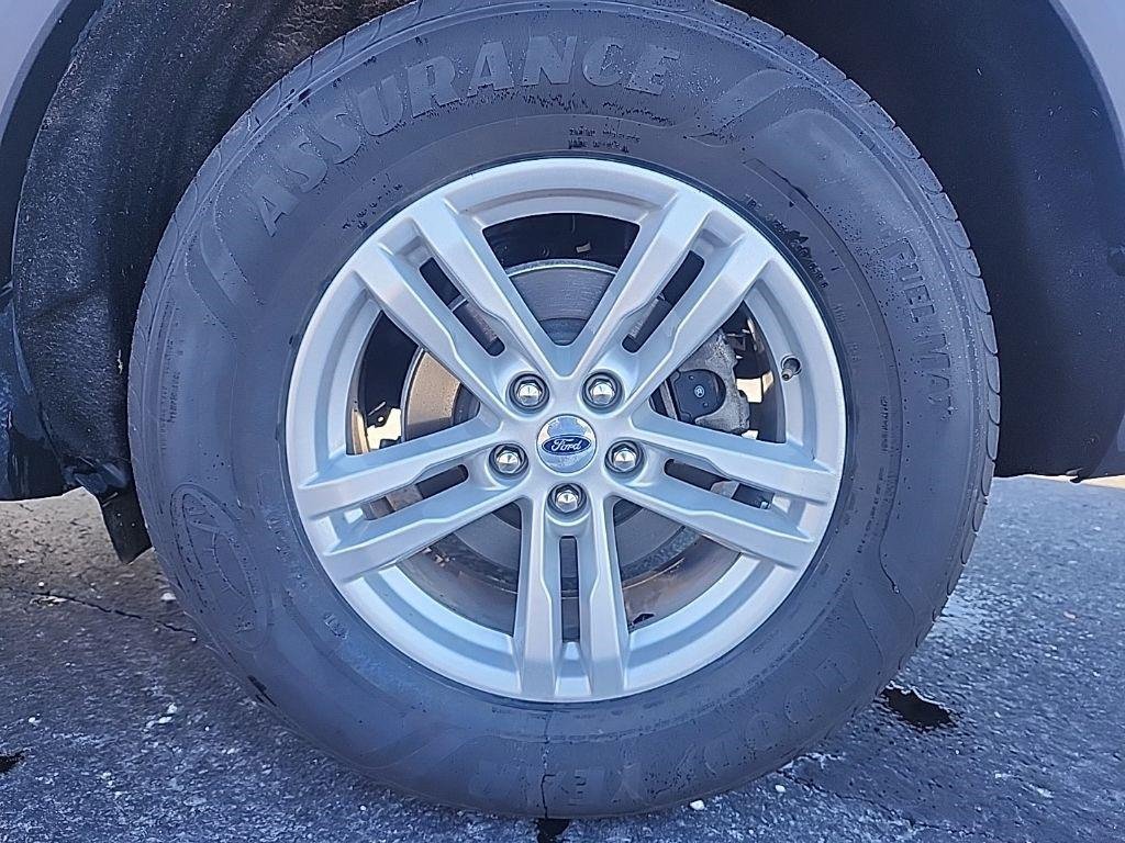 Certified 2023 Ford Explorer XLT w/ Equipment Group 202A image 15