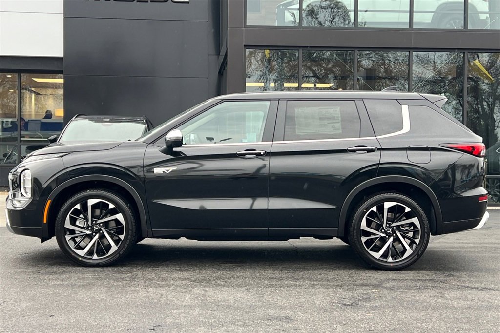 New 2025 Mitsubishi Outlander SE image 8