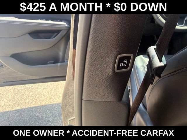 Used 2025 Chrysler Pacifica Select FWD image 36