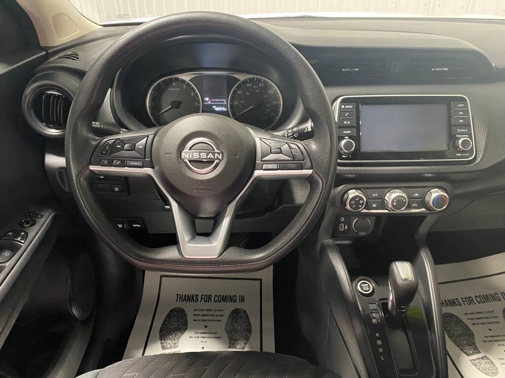 Used 2022 Nissan Kicks S image 4