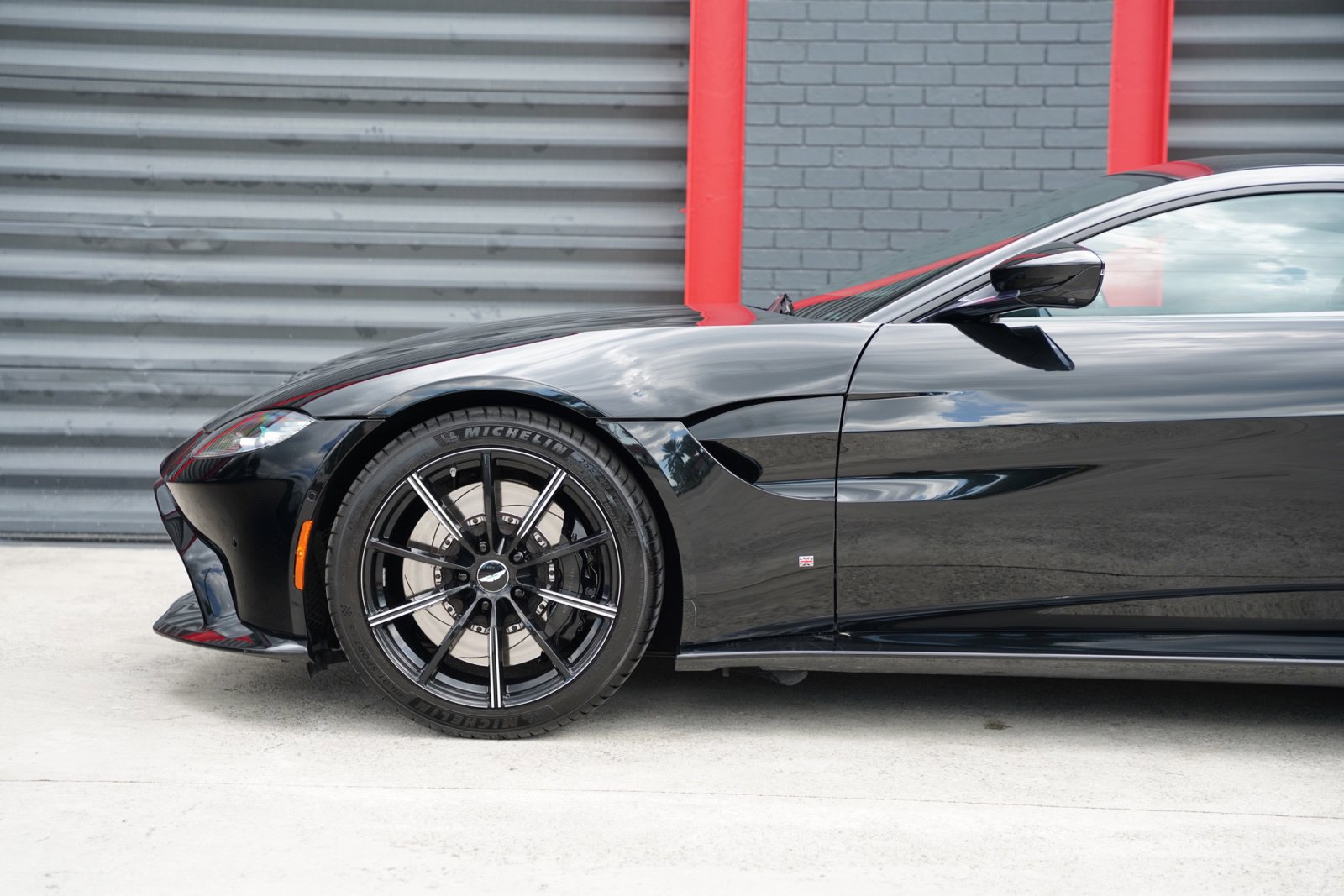 Used 2019 Aston Martin V8 Vantage Coupe RWD image 5