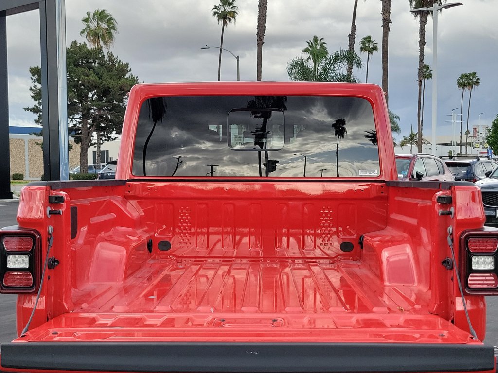 Used 2025 Jeep Gladiator Mojave AWD/4WD image 26