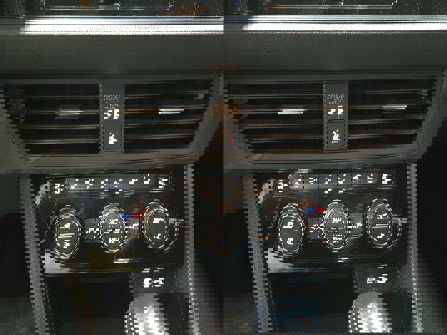 Used 2024 Volkswagen Jetta SE image 15