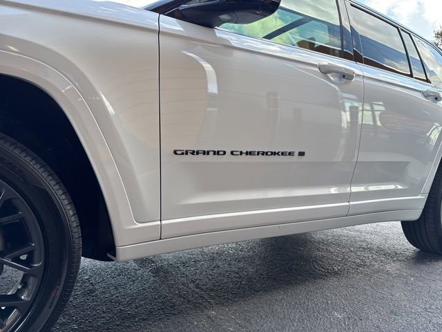 New 2026 Jeep Grand Cherokee Summit AWD/4WD image 4