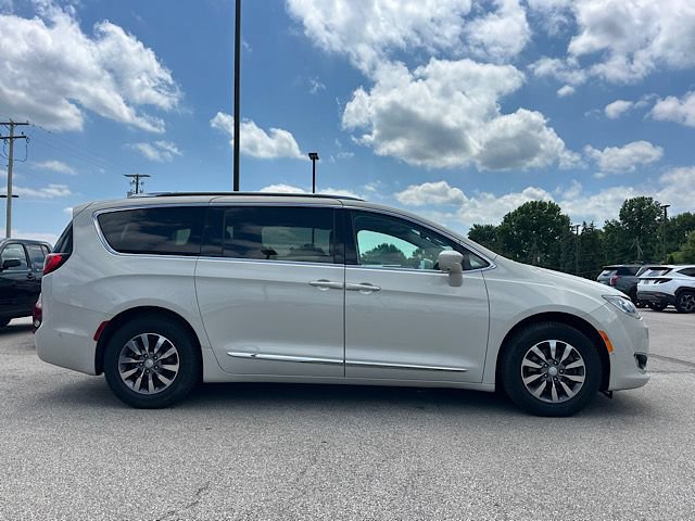 Used 2019 Chrysler Pacifica Touring-L Plus w/ Advanced Safetytec Group FWD image 8