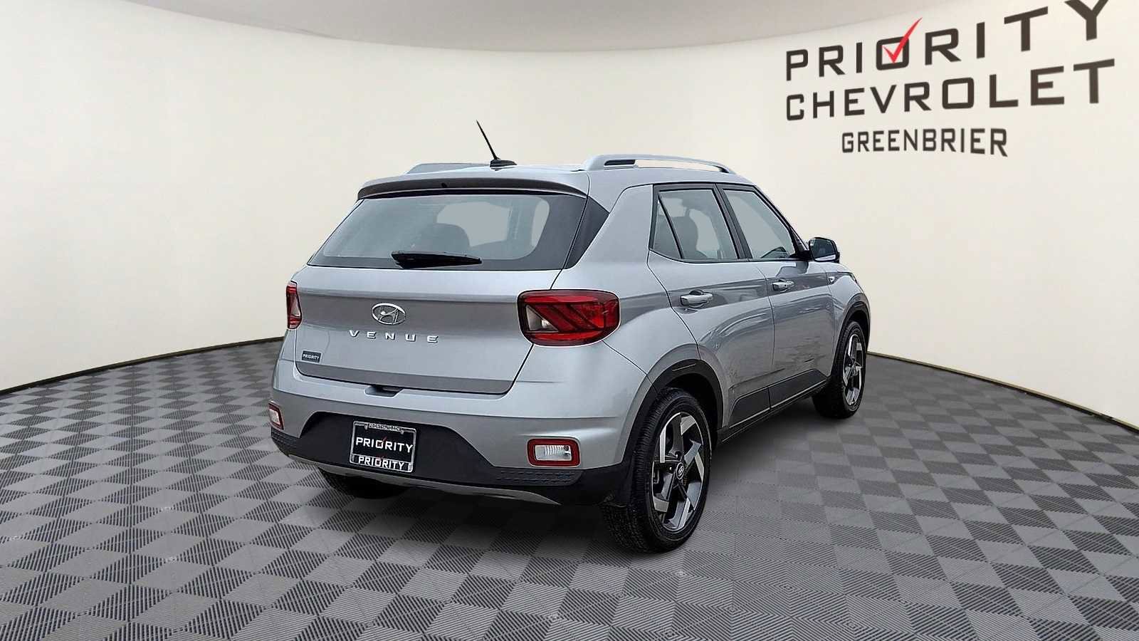 Used 2025 Hyundai Venue SEL image 8