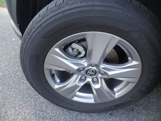 Certified 2025 Toyota RAV4 XLE AWD/4WD image 29
