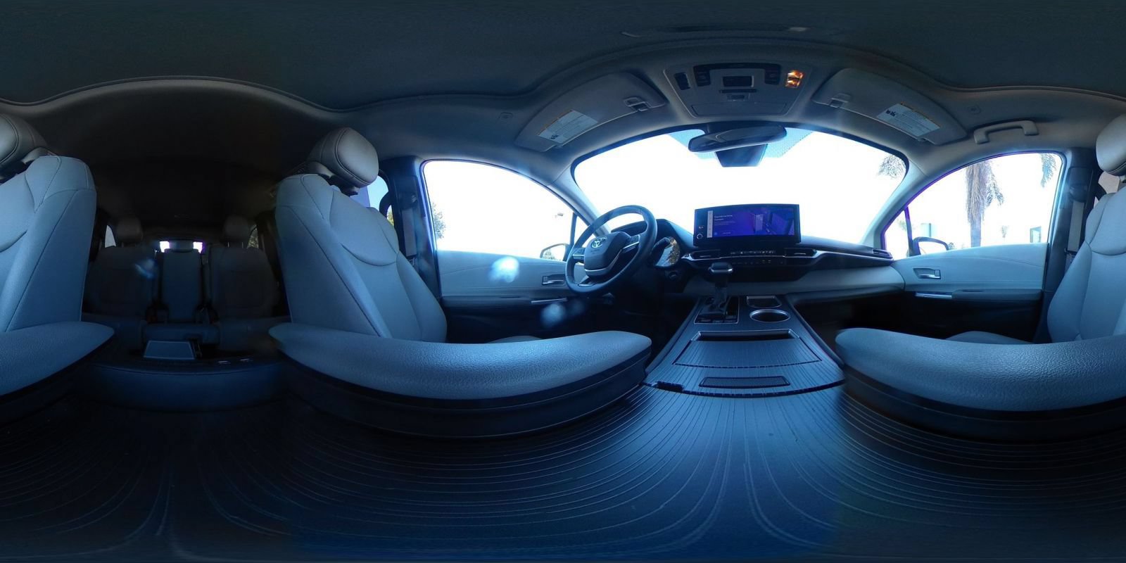 Used 2025 Toyota Sienna XLE FWD image 45