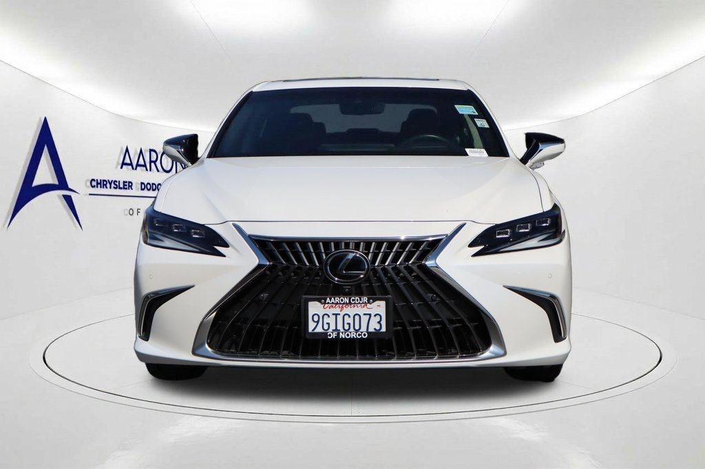 Used 2023 Lexus ES 300h w/ Accessory Package (Z1) FWD image 2