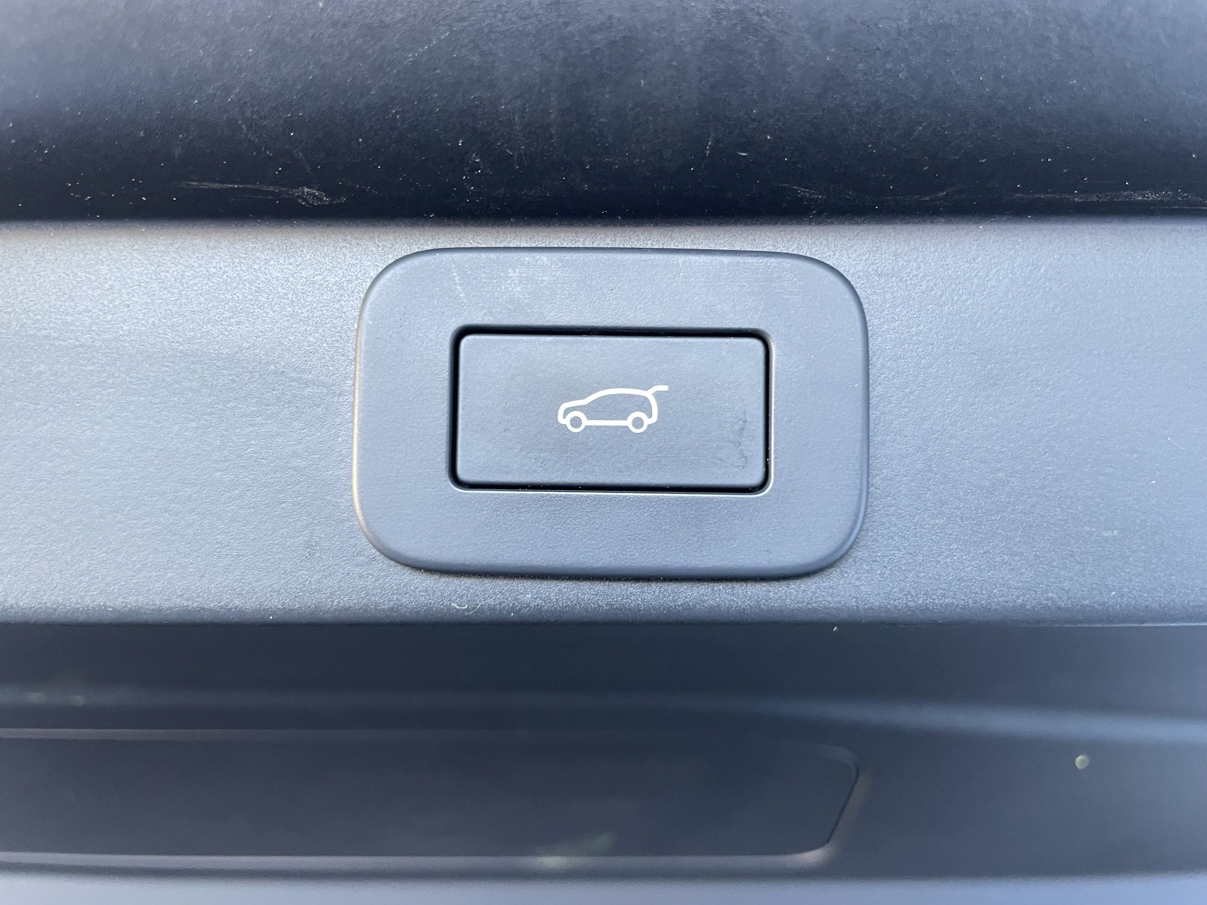 Used 2025 Land Rover Range Rover Long Wheelbase SE image 41