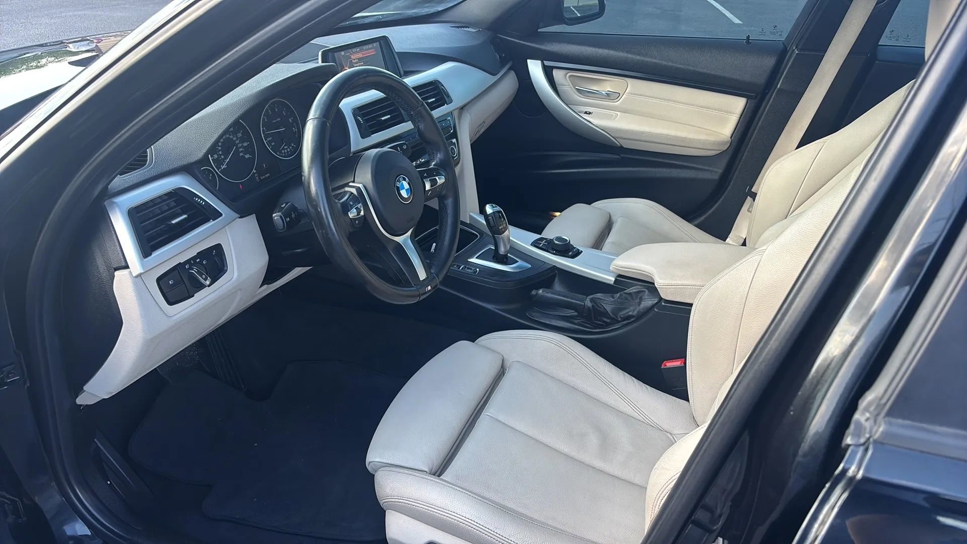 Used 2017 BMW 320i xDrive Sedan AWD/4WD image 4