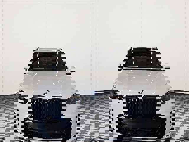 New 2026 BMW X5 xDrive50e image 3