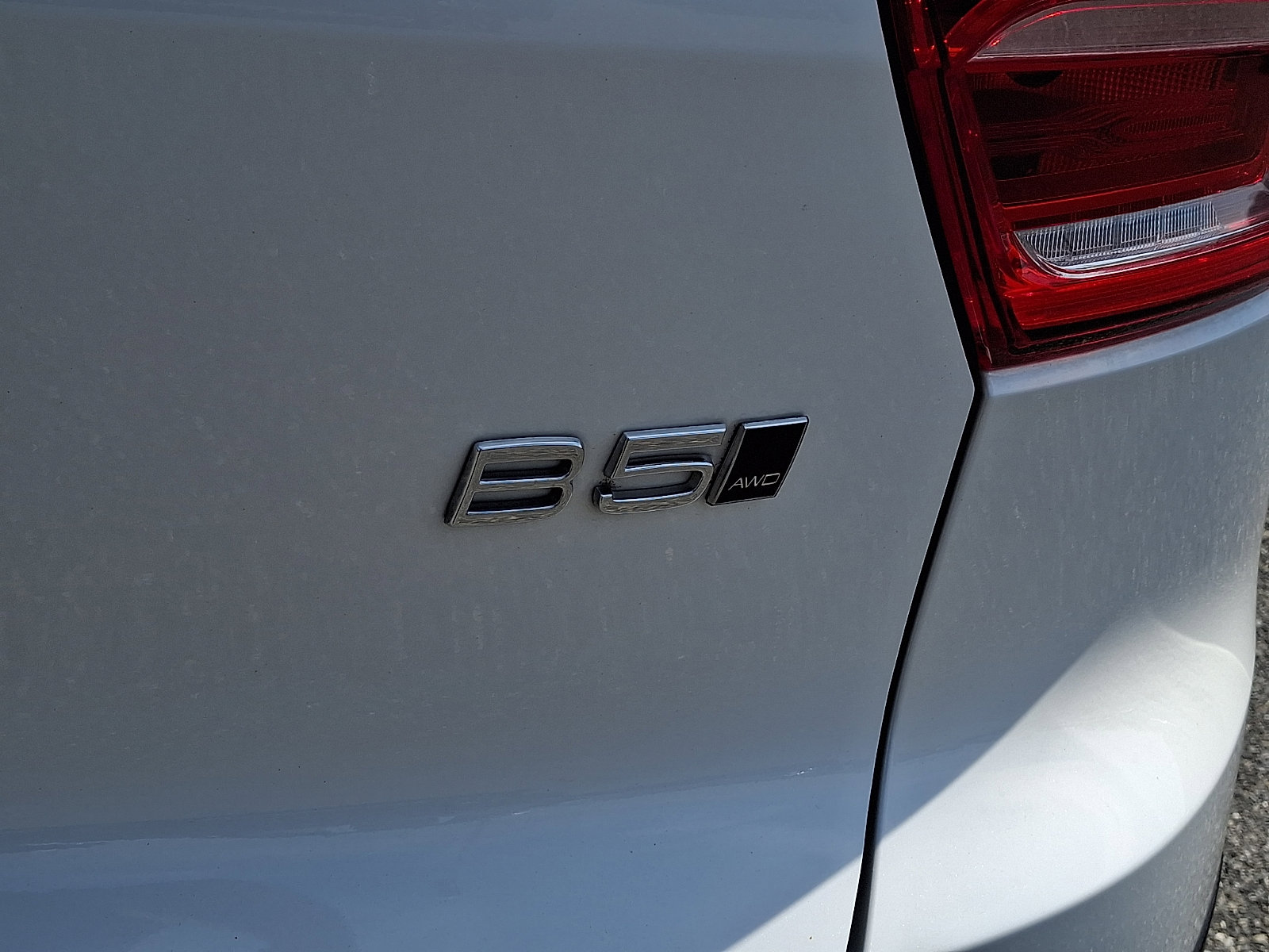 Certified 2023 Volvo XC40 B5 Plus w/ Driver Assist Package AWD/4WD image 31