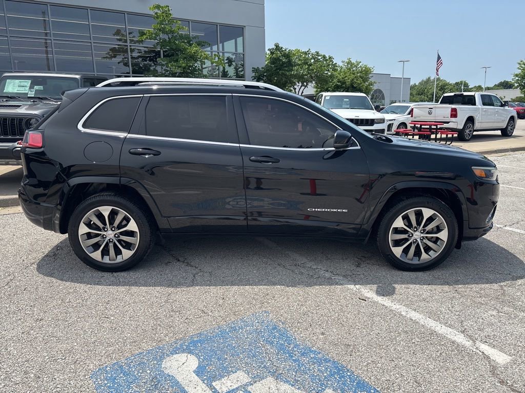 Used 2019 Jeep Cherokee Overland AWD/4WD image 30