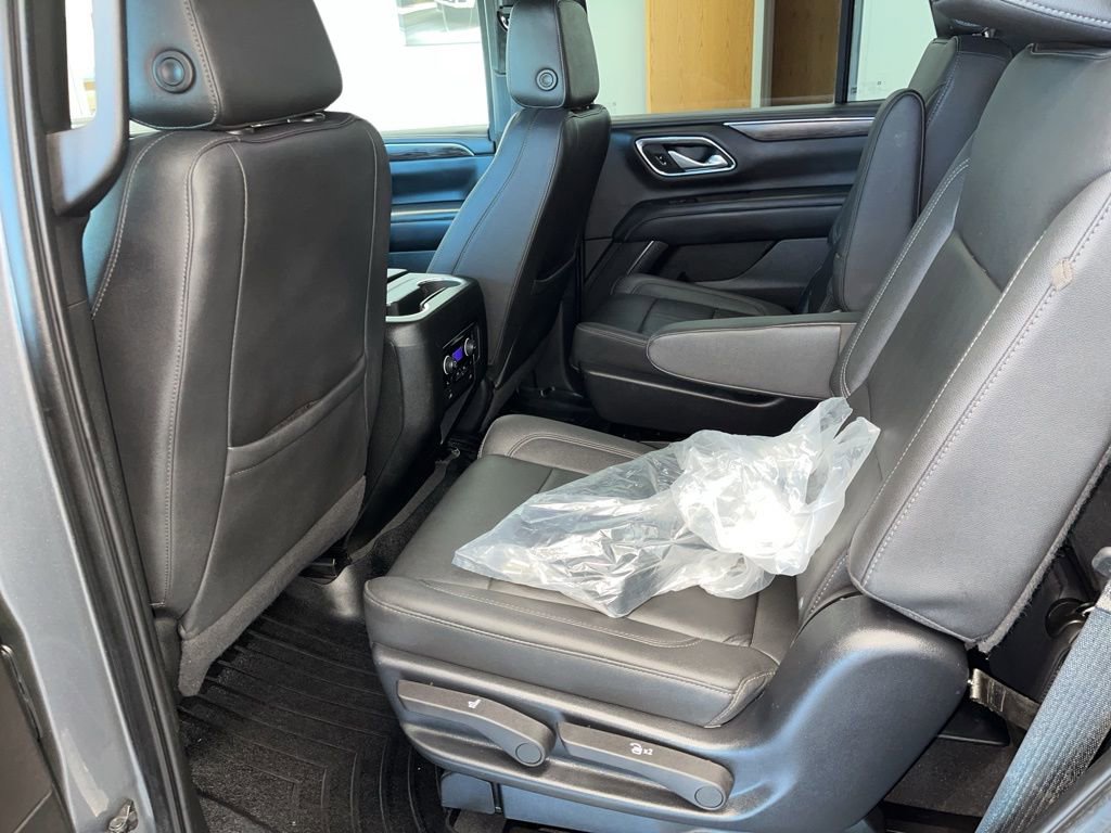 Used 2022 Chevrolet Tahoe LT w/ Luxury Package AWD/4WD image 13