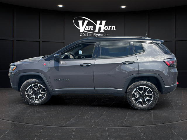 Used 2024 Jeep Compass Trailhawk w/ Trailhawk Elite Group AWD/4WD image 4